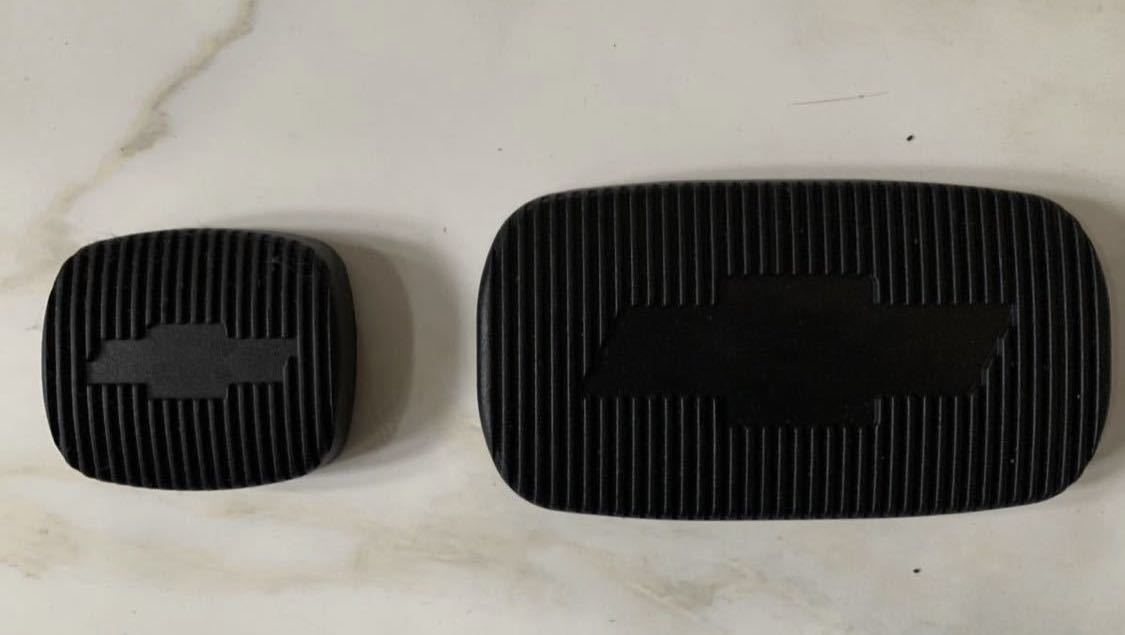1958年式~1964年式シボレーインパラブレーキペダルパッド、パーキングブレーキペダルパッドボウタイ付きセット新品。拍卖