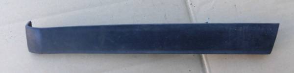 ベンツEクラスW210フロント右フェンダー下側モールE240右フロントフェンダー パネル純正モール 部品取り車あり拍卖