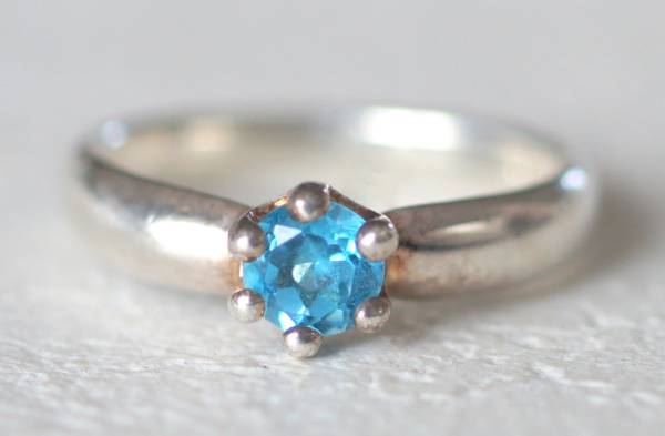 シルバー925製 水色の石付きリング 約11~12号拍卖