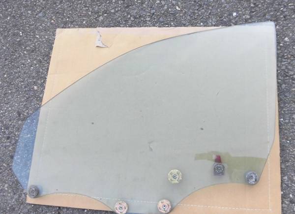 スプリンター マリノAE101ウインドウガラス助手席フロントドア左フロント ドア ウィンドウ純正ドアガラス窓ガラス部品取り車あります拍卖