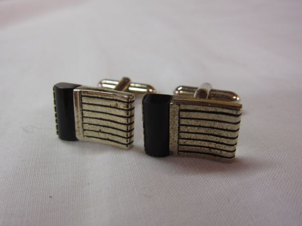 ゴールドにオニキスのカフスボタン カフリンクス フォーマルに拍卖