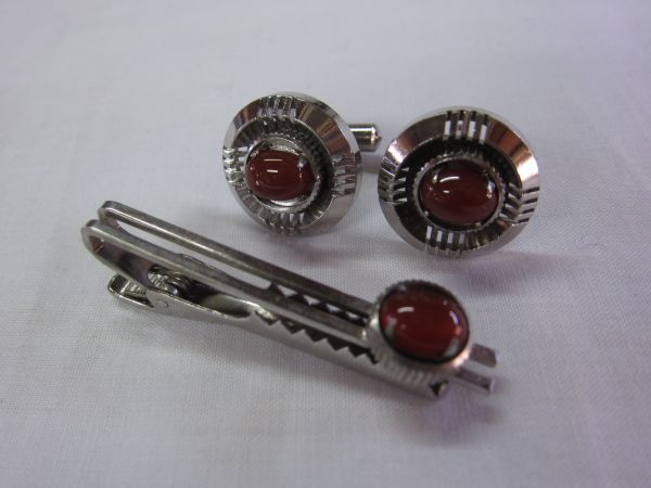 シルバーカラー 天然石カーネリアンのネクタイピンとカフリンクスのセット拍卖