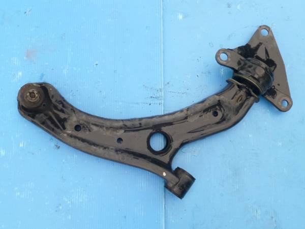 フィット GE6 右フロントロアアーム(ロアーム)拍卖