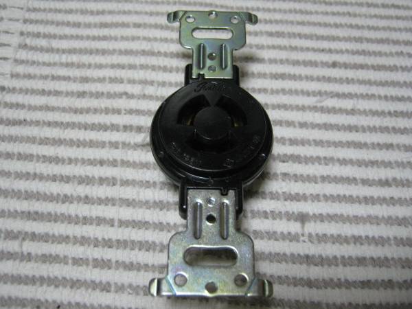 東芝 DC2552 100V15A 引掛コンセント 新古拍卖