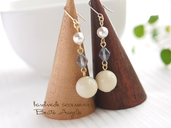 ◆◆+angelo+ドイツビーズとバイコンのピアス(p-095)エクルー G アイボリー チタン 樹脂 イヤリング ※廃番拍卖