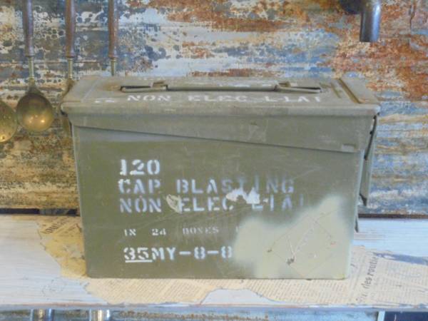 【フランス蚤の市ツールbox】道具箱古道具アンティーク入軍モノインダストリアル収納ケースアイアンインテリアヨーロッパ軍拍卖