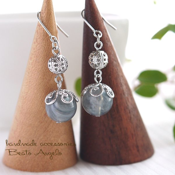 ◆◆+angelo+ドイツビーズと透かし玉のピアス(p-091)シルバーマーブル S シンプル チタン 樹脂 イヤリング ※廃番拍卖