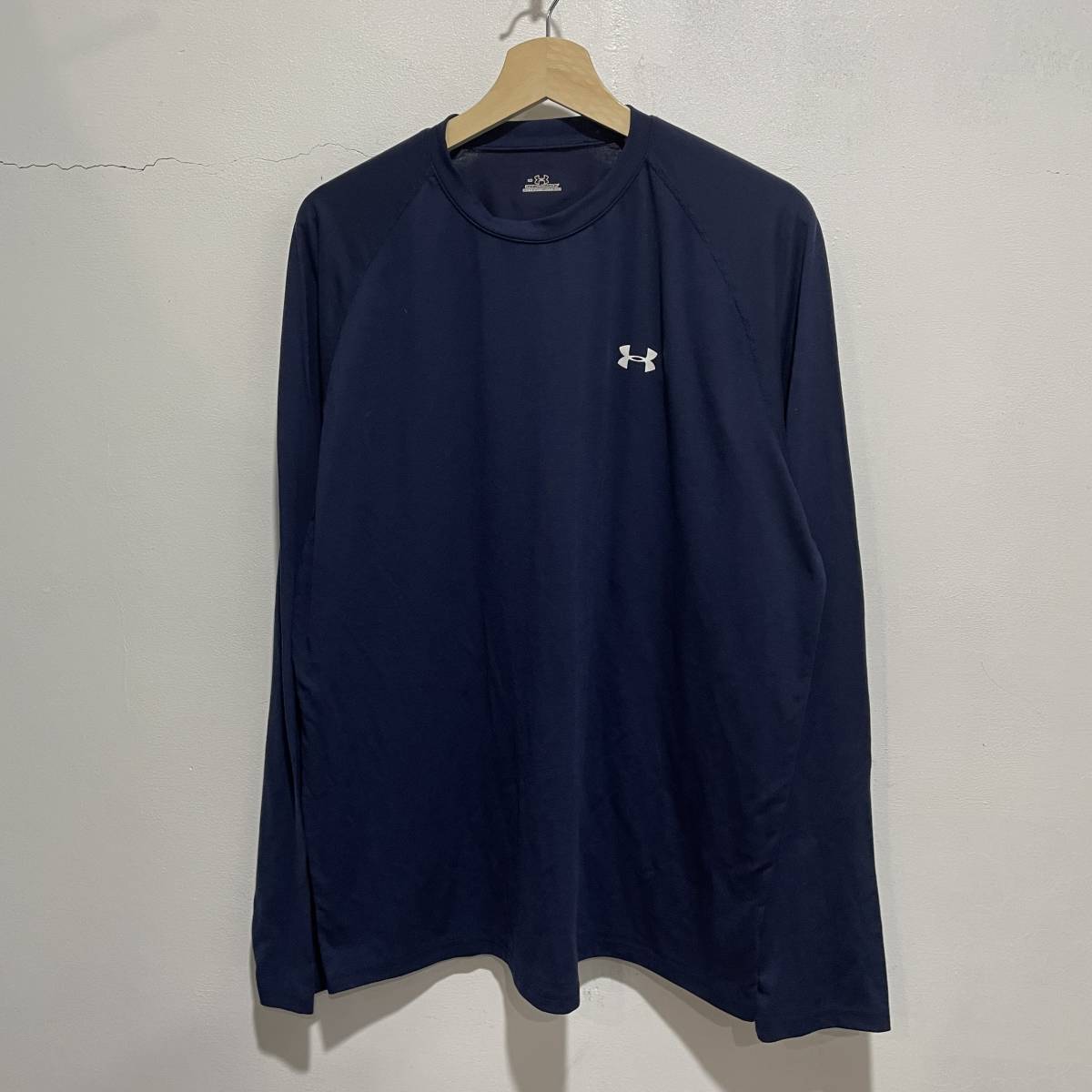 ☆送料無料☆アンダーアーマー☆UNDER ARMOUR☆長袖カットソー☆トレーニングウェア☆ネイビー☆LG☆F7☆c拍卖