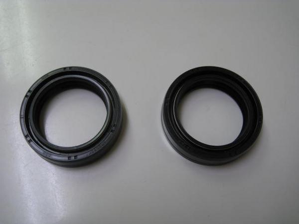 送料無料★新品★RZ250R(29L)★純正フロントフォークオイルシール拍卖