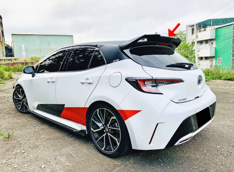 トヨタ カローラスポーツ NRE210H NRE214H ZWE211H 18/6~リアルーフエンドスポイラー塗装色付 ABS拍卖