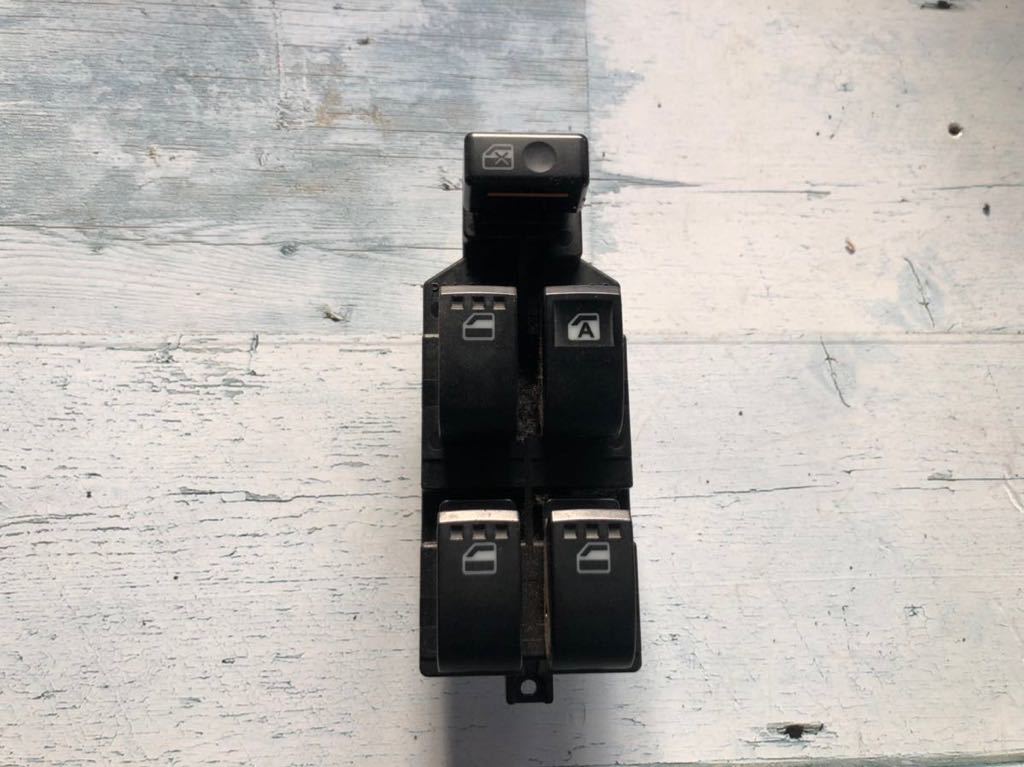 1756:ダイハツ純正 84820-B2210 パワーウィンドウスイッチ L175S L550S拍卖