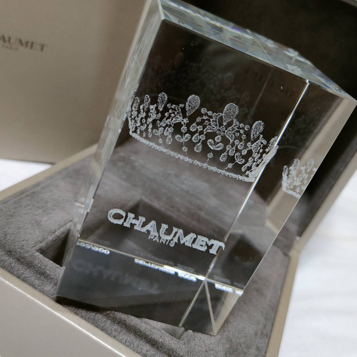 正規限定 CHAUMETショーメ アンぺリアル ティアラ 立体ロゴ キューブクリスタルペーパーウェイト アイコンオブジェ インテリア置物 付属有拍卖