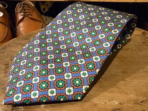 美品 イギリス製 BURBERRYS シルク 総柄 ネクタイ 青 バーバリー拍卖