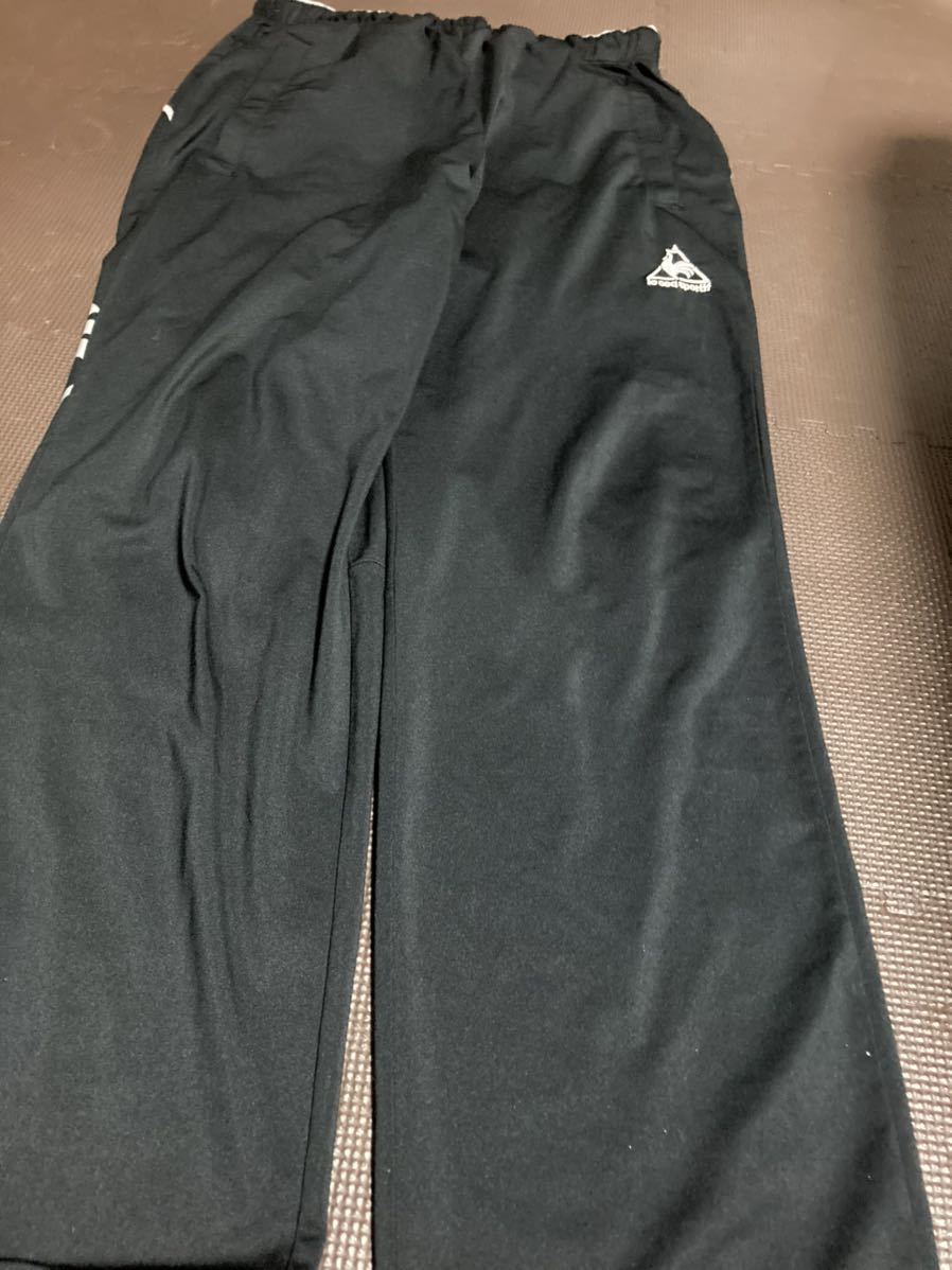 美品 I e coq sportif黒、ロゴ白(刺繍)バックロゴグレー、ストレッチパンツ サイズM拍卖