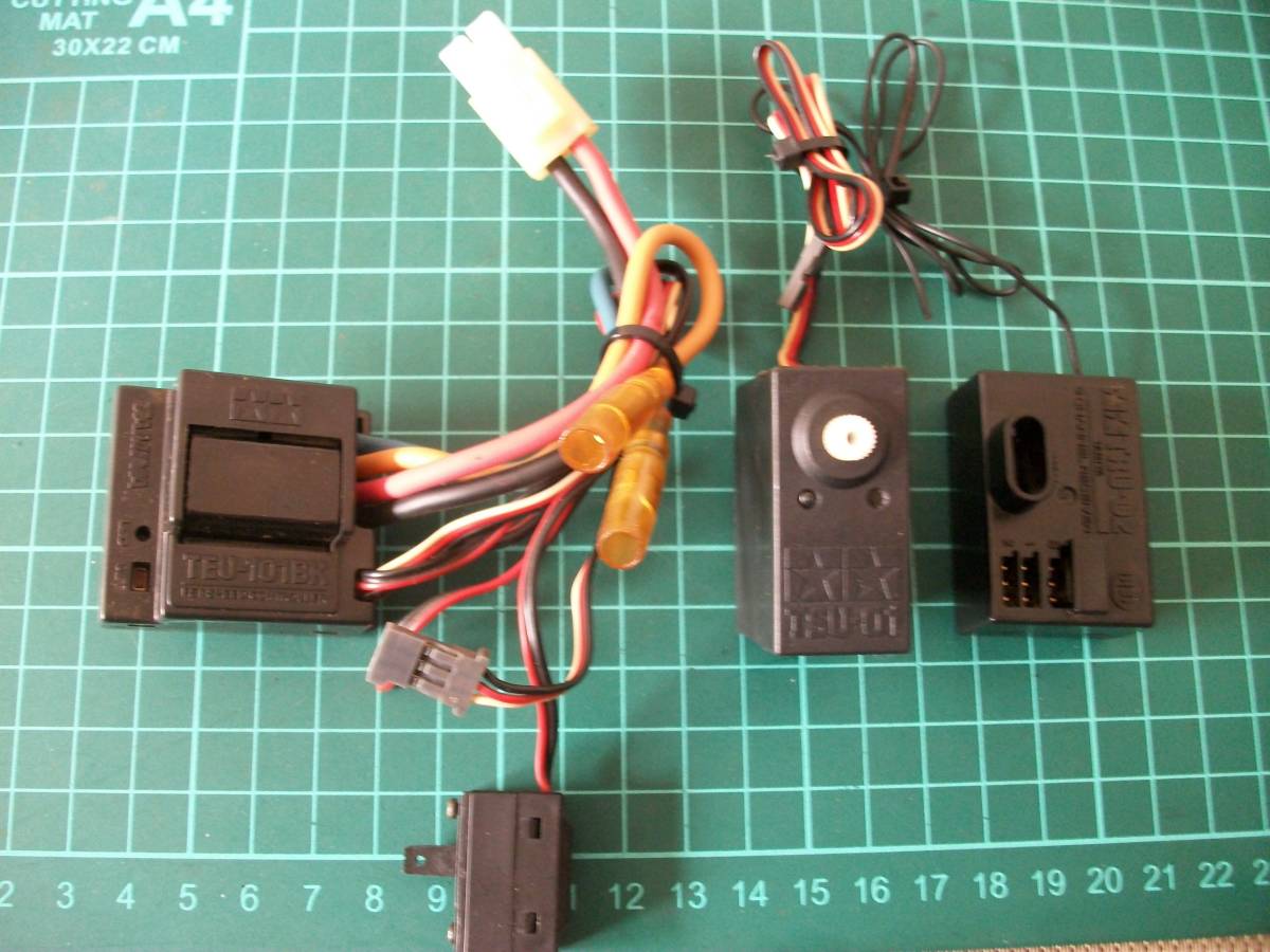 【激安目玉商品】田宮 アンプ(TEU101BK)/サーボセット クリスタル無 簡易通電動作確認済 一応ジャンク扱 レターパック送料一律!!拍卖