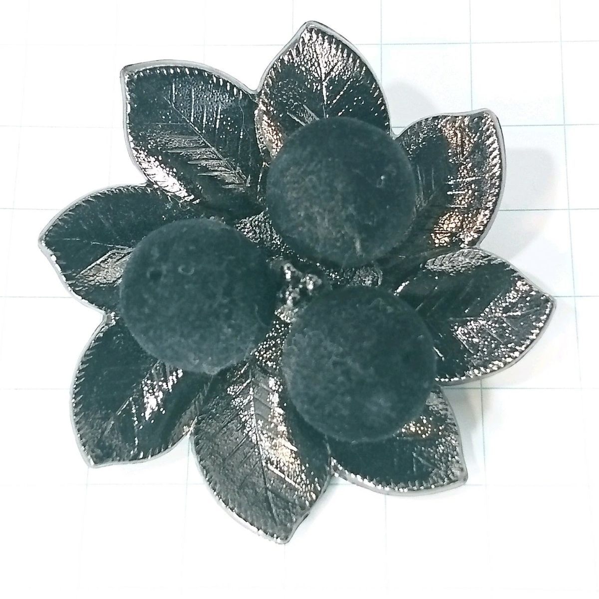 送料無料)ビンテージ☆黒 お花デザイン☆アンティークブローチ A06861拍卖