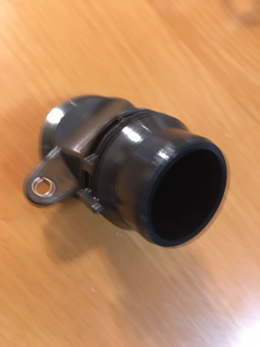 AUDI アウディ A3 A4 A5 A6 A8 Q3 Q5 TT 1.8 2.0 ウォーターポンプ サーモスタット側のホースジョイント部分 中古06H121026DD 06H121026AG拍卖