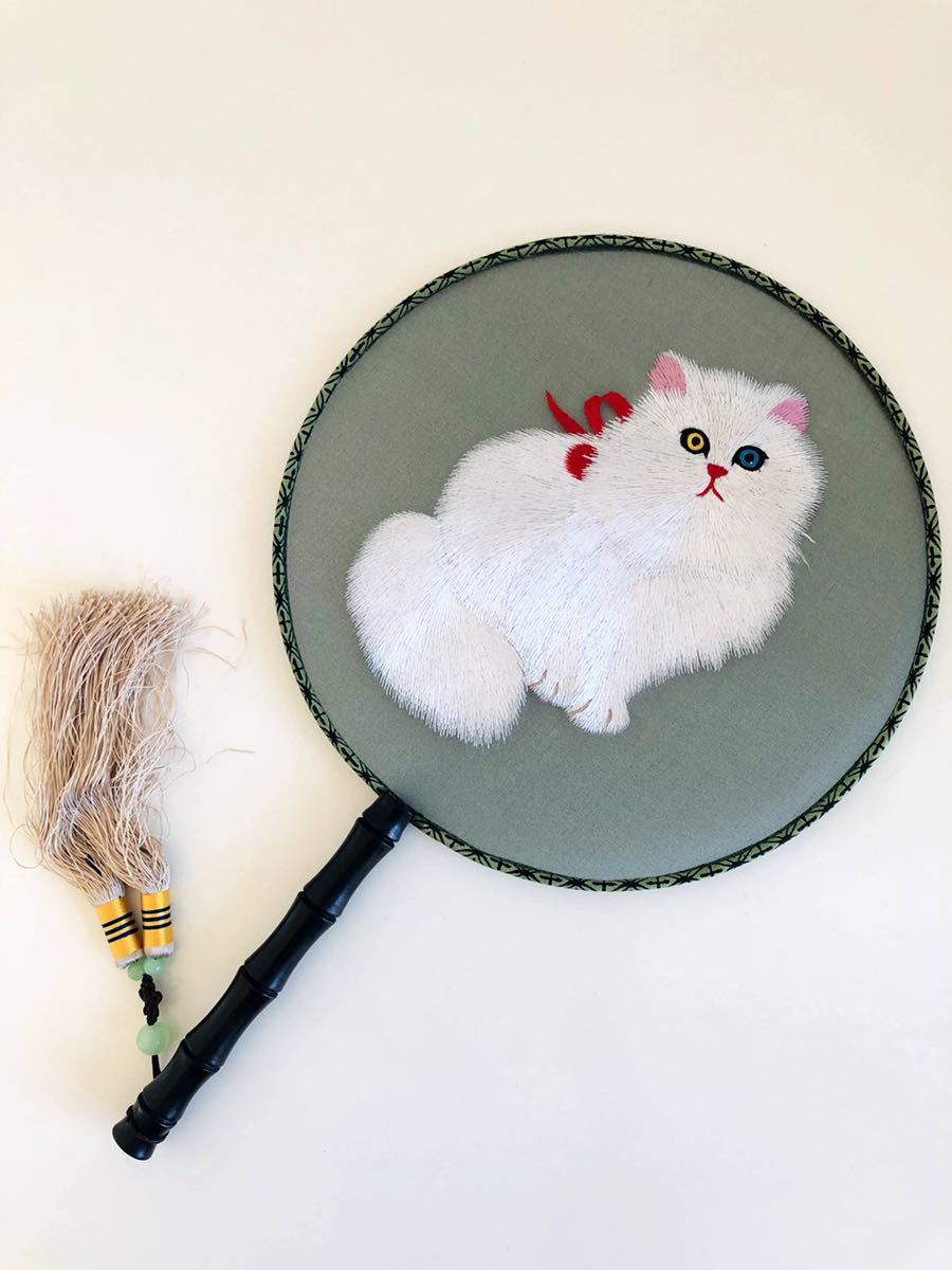 中国四大伝統刺繍 両面刺繍 シルク素材 中国蘇州伝統工芸品 手工芸品 高級うちわ扇子団扇 猫拍卖