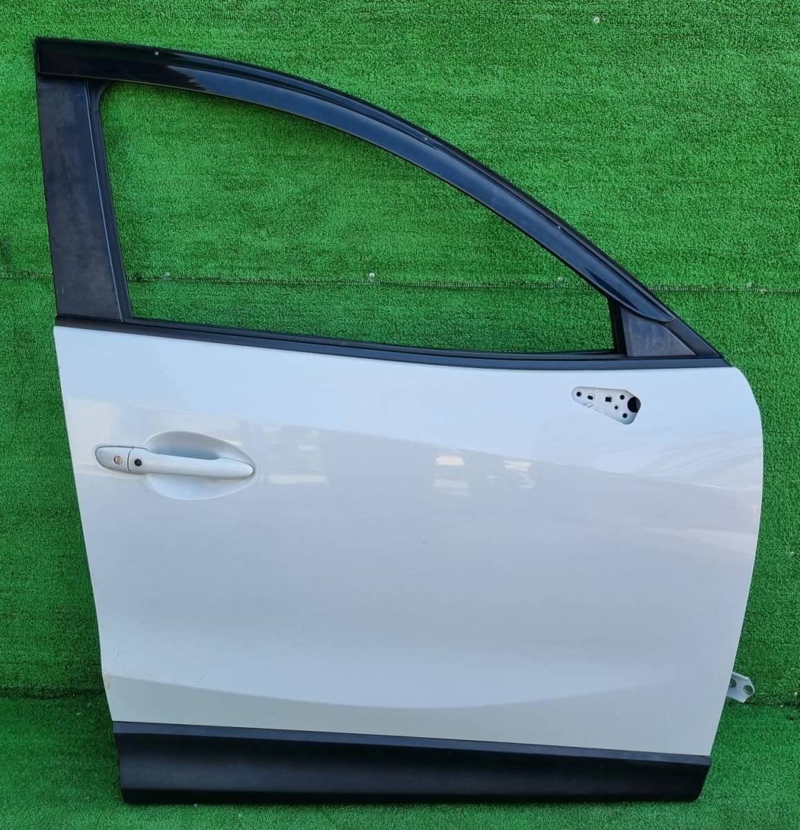 マツダ CX-5 KE2FW フロントドア 右 (34K ホワイトパール)拍卖