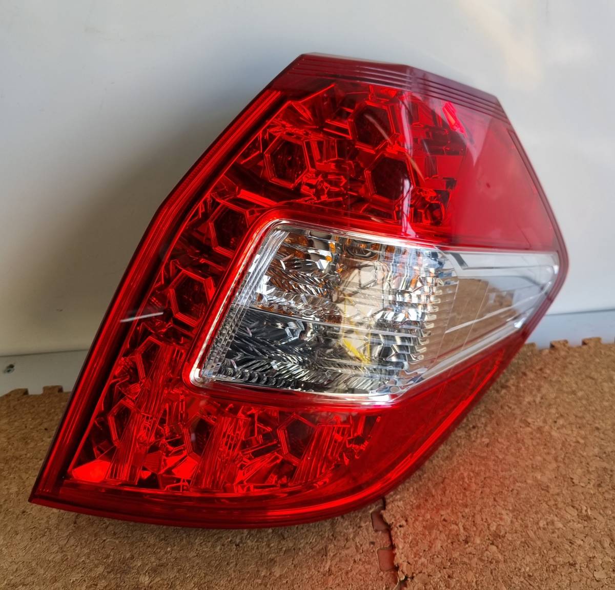 ホンダ フィットシャトル GG7 テールランプ 右 赤拍卖