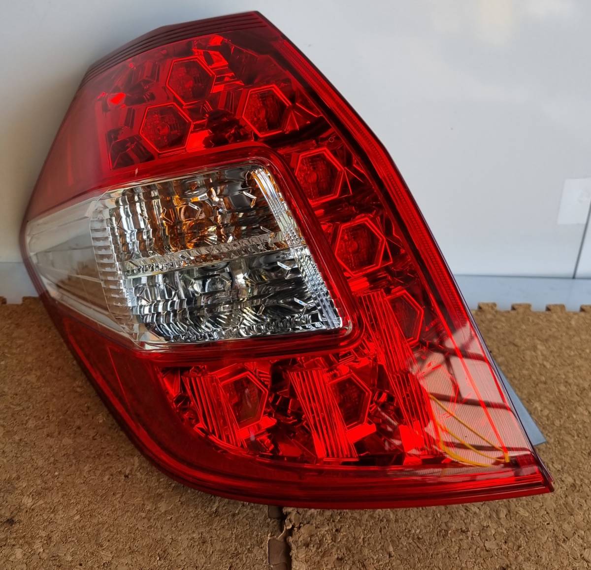 ホンダ フィットシャトル GG7 テールランプ 左 赤拍卖