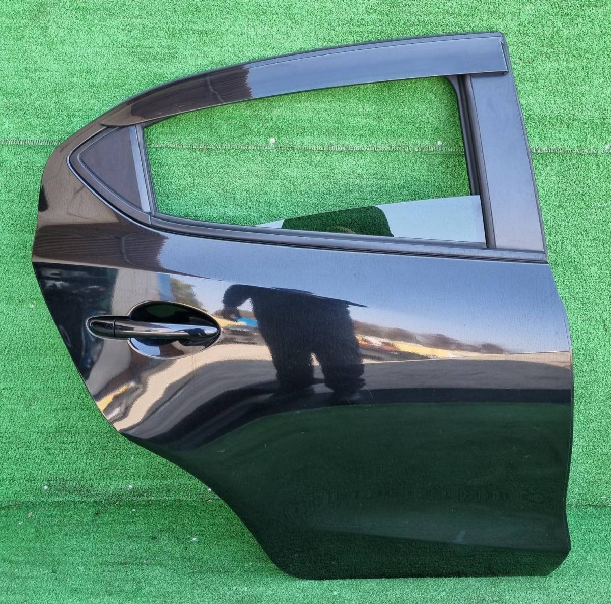 マツダ デミオ DJ5FS リアドア 右 (41W ブラックマイカ) 2015年拍卖