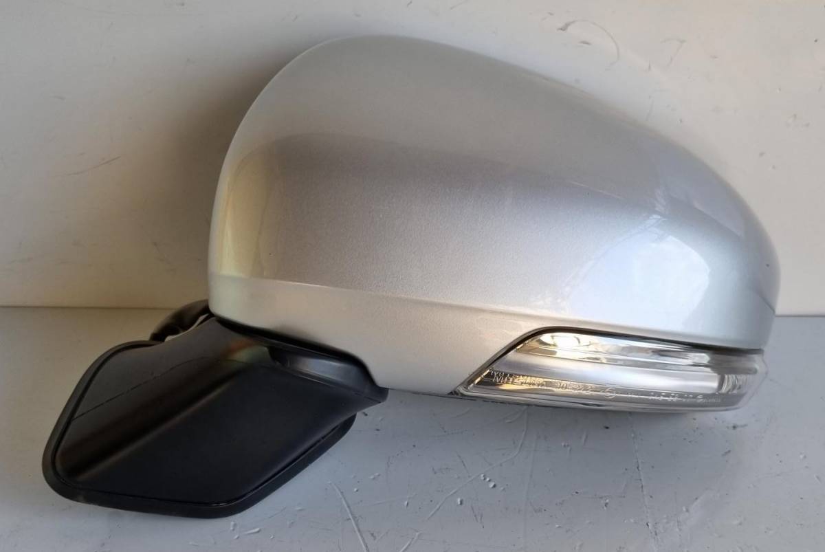 トヨタ プリウス ZVW30 ドアミラー 左 (1F7 シルバーメタリック)拍卖