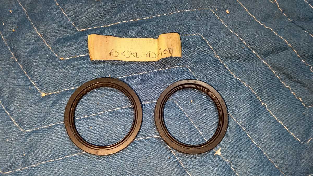スズキ DR200 純正 未使用 ダストシール 2個 Oリング 62624-42A00 DR125 SP200 スズキ拍卖