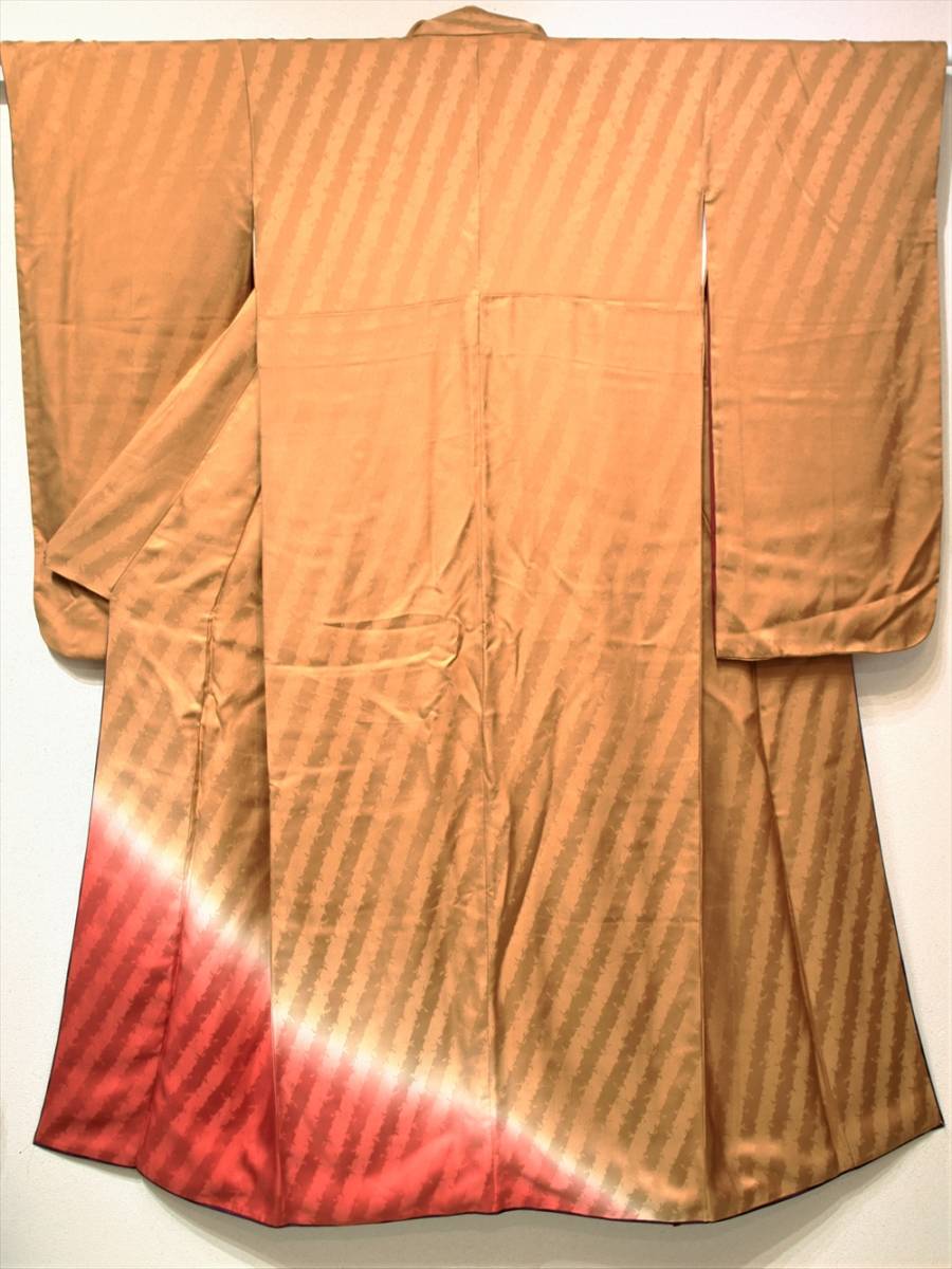 花とら●リサイクル着物 振袖 黄土色 辛子色 無地振袖 無地ぼかし 大人振袖 パーティーなどにも 個性的 リメイク 220222拍卖