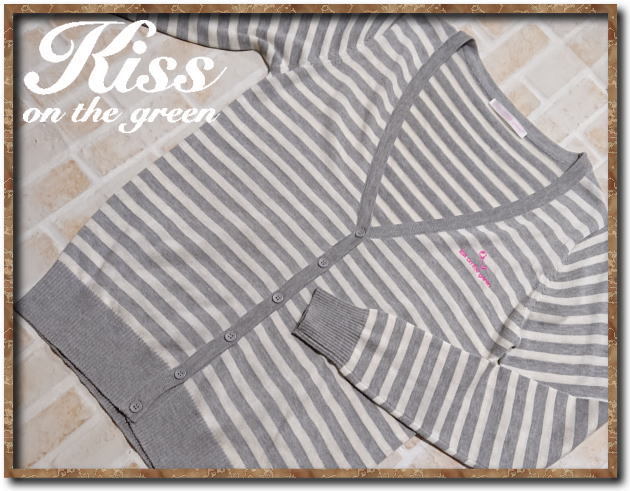 美品!!☆kiss on the green キスオンザグリーン 刺繍入りボーダーニットカーディガン 白×グレー☆拍卖