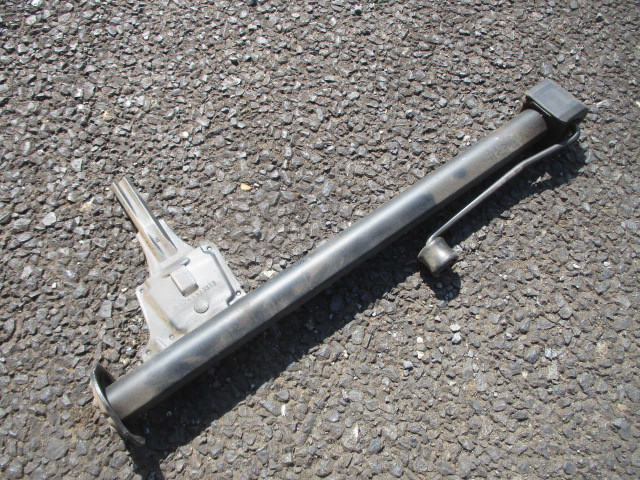 ■ベンツ W124 車載ジャッキ 中古 1245830315 部品取あり ツール キット 工具 スペアタイヤ ビルシュタイン W201 W126 ■拍卖