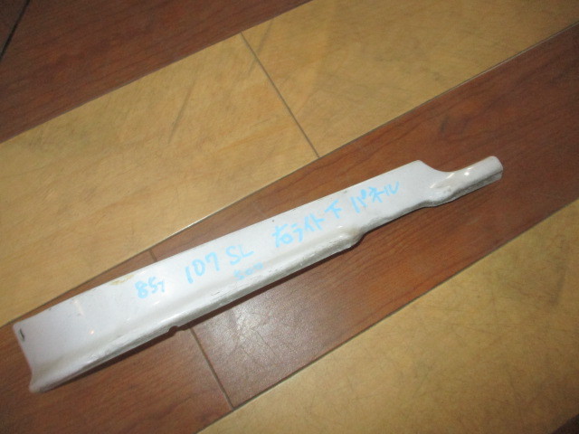 ■ベンツ R107 500SL ライトパネル 右 中古 1078800440 部品取あり フロント アンダー ヘッドライト下 パネル トリム 380SL 560SL SLC ■拍卖