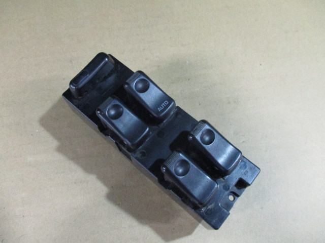 【A31863】マツダ デミオ DW3W 運転席 パワーウインドウスイッチ拍卖
