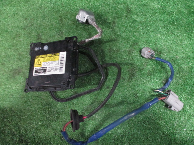 【A42840】ノア ZRR70W 純正 HIDバラスト 85967-20010拍卖
