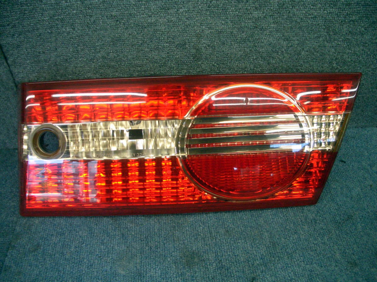 □□2203-Z90 スタート即決!トヨタ ZZV50 ビスタ アルデオ 純正 テールライト テールランプ 右 内側 品番:STANLEY 32-176 良品!拍卖