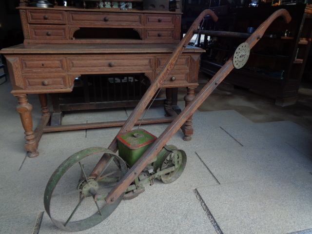 【アメリカンアンティーク手押し種蒔き器】1919sガーデニング車輪アイアンウッド農機具古道具アンティーク骨董インテリアインダストリアル拍卖