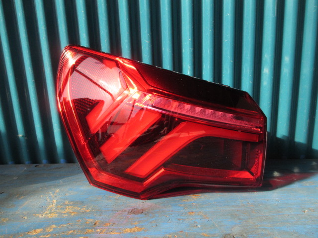 AT494 アウディ Q3 83A テールライト 左 83A945091拍卖