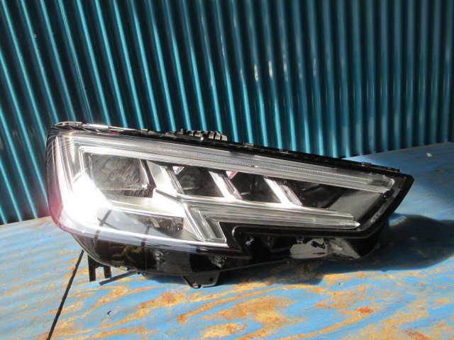 AT510 アウディ A4 8W ヘッドライト マトリクス 右 8W0941036A拍卖