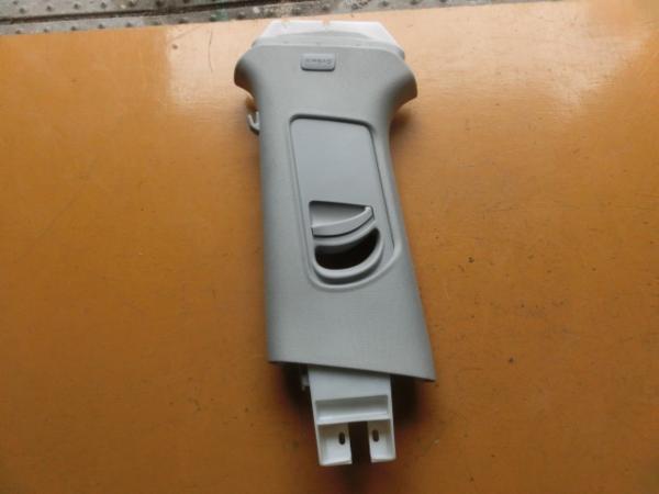 ?アウディA3 8PBSE 左 センターピラートリム 上側 08y 8PBZB 拍卖