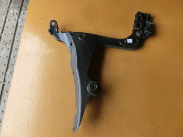 ?アウディA3 8PBSE リアバンパーブラケット 右 08y 8PBZB 拍卖