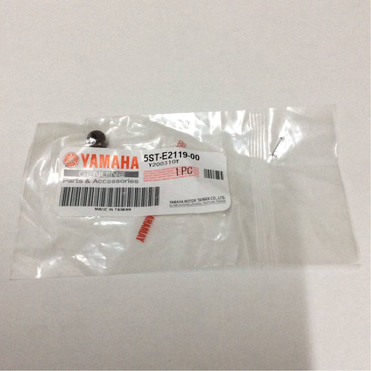M06-10 ヤマハ バルブステム シール 純正部品 5ST-E2119-00 未使用品 長期在庫品拍卖