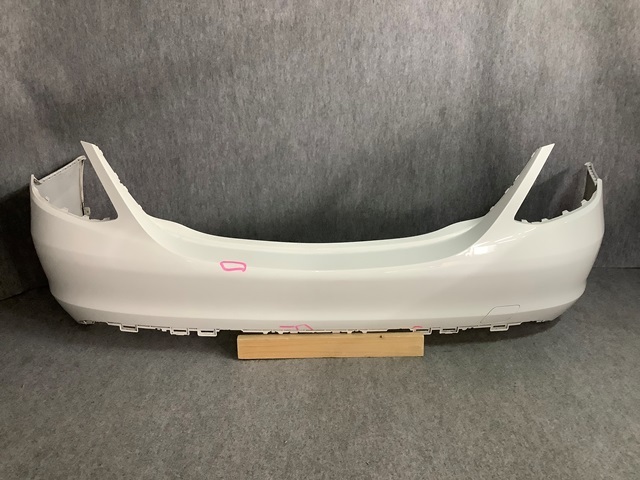 A635-イ下 メルセデスベンツ Cクラス リア バンパー 白 ☆拍卖