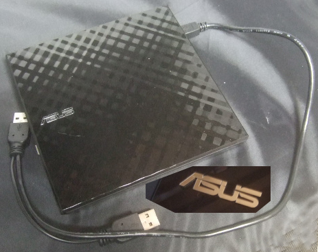 ASUSロゴ入り外付けDVDドライブ()。拍卖