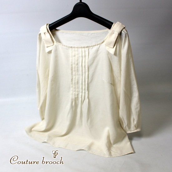 美品 (株) ワールド Couture Brooch クチュールブローチ 可愛い リボンショルダー 同色点ドット柄 春 夏 カットソー 36号 S 20A06拍卖