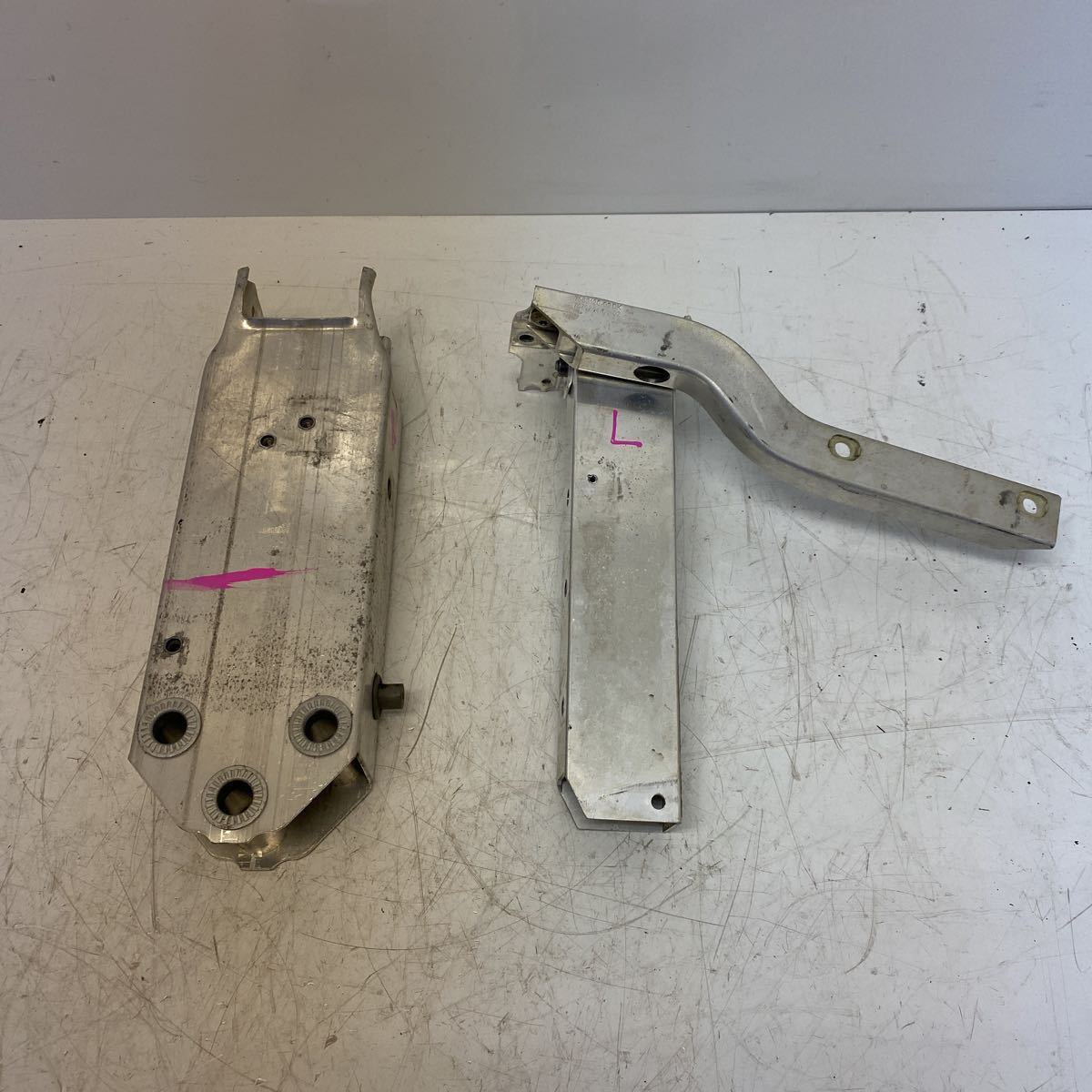 ★BMW 7シリーズF01 前期 純正★バンパーキャリア/アダプタープレート左 中古品 ABA-KA30 YK268-R拍卖