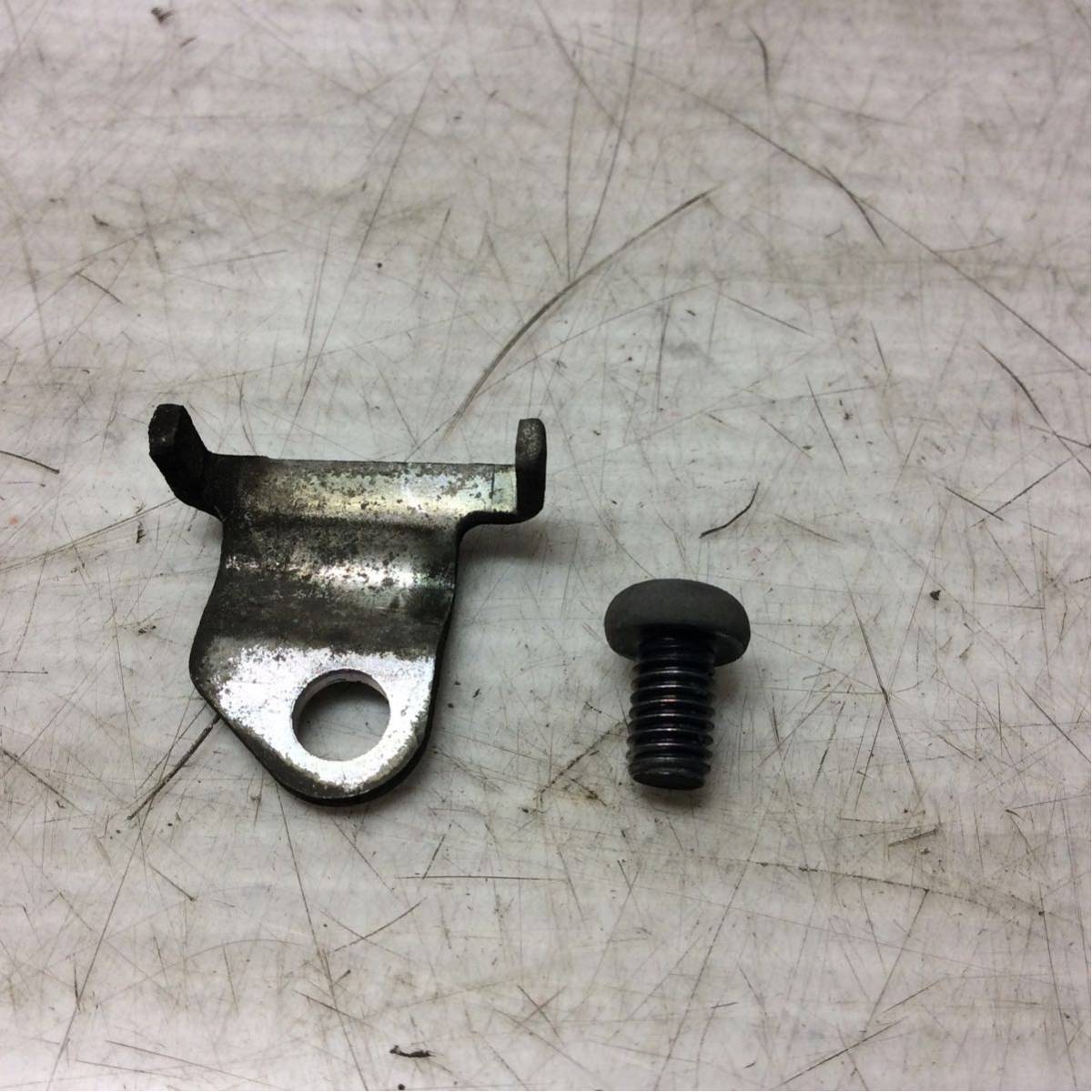 D41-39 スズキ レッツ4 CA45A リアブレーキ ワイヤーガイド 純正部品拍卖