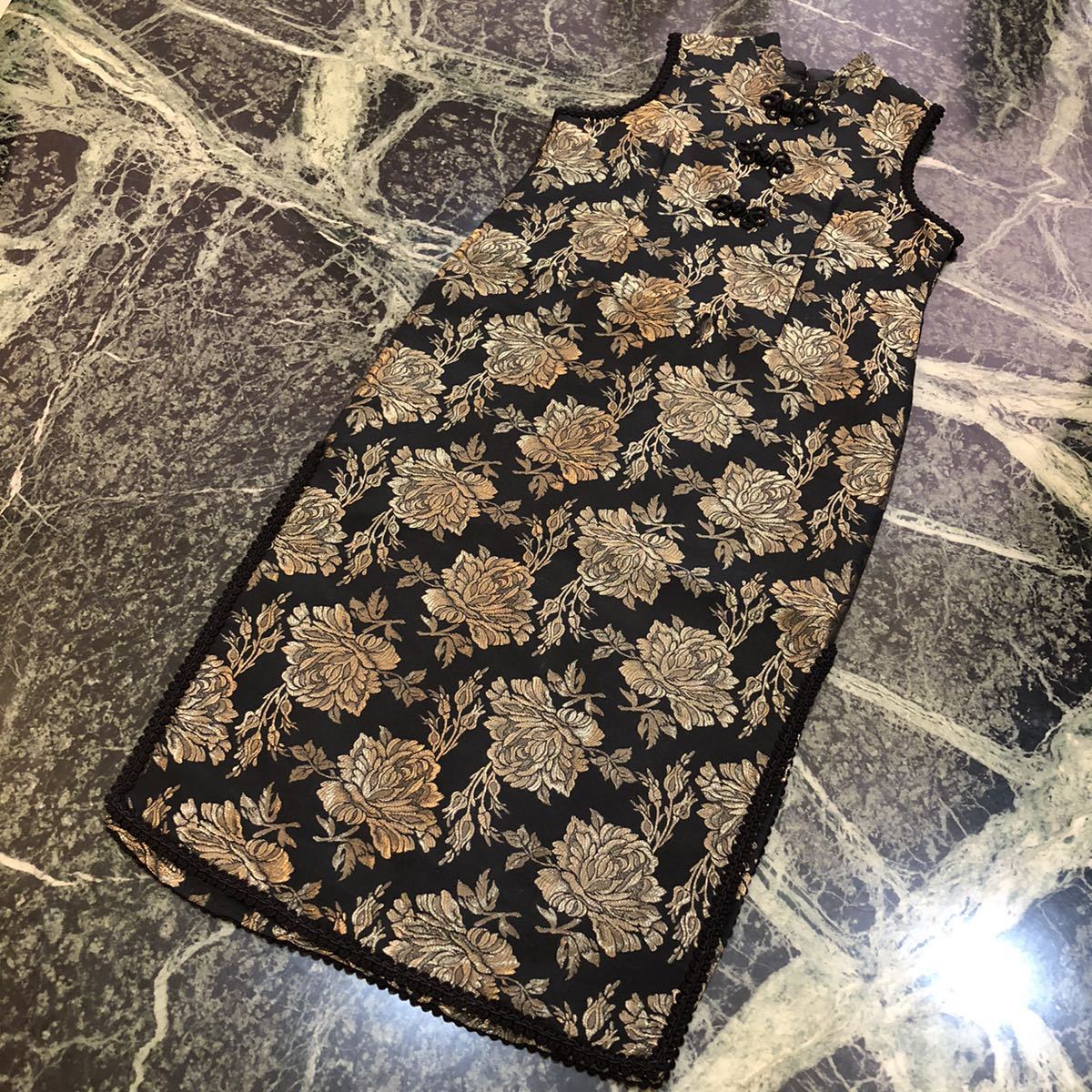 【新品同様】milky roman★子供用チャイナドレス ノースリーブワンピース 110サイズ 総柄 花柄 黒×ゴールド チャイナ服拍卖