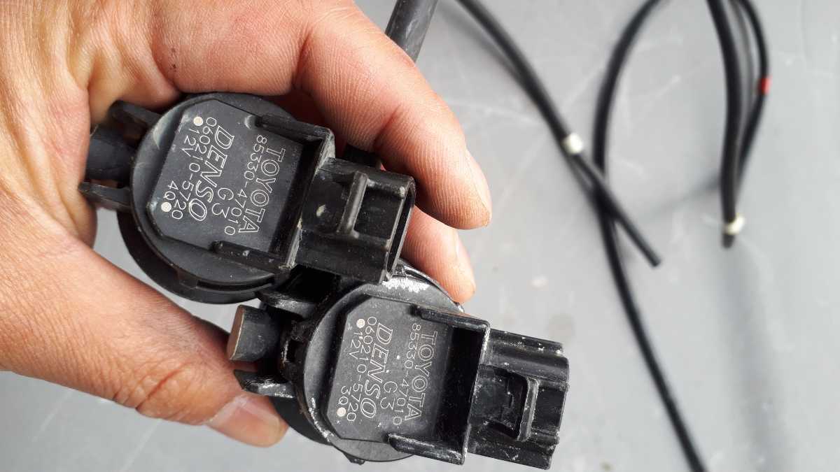 トヨタ 純正 ウォッシャータンクモーター ウォッシャーモーター 85330―47010 060210―5720 2個 品番が同じ物です。拍卖