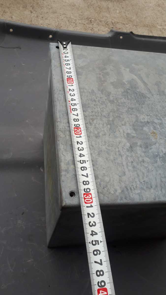 収納箱 道具箱 鉄 流用 物入れ 小物入れ サイズや重さ画像あります。 蓋はボルト固定可能拍卖