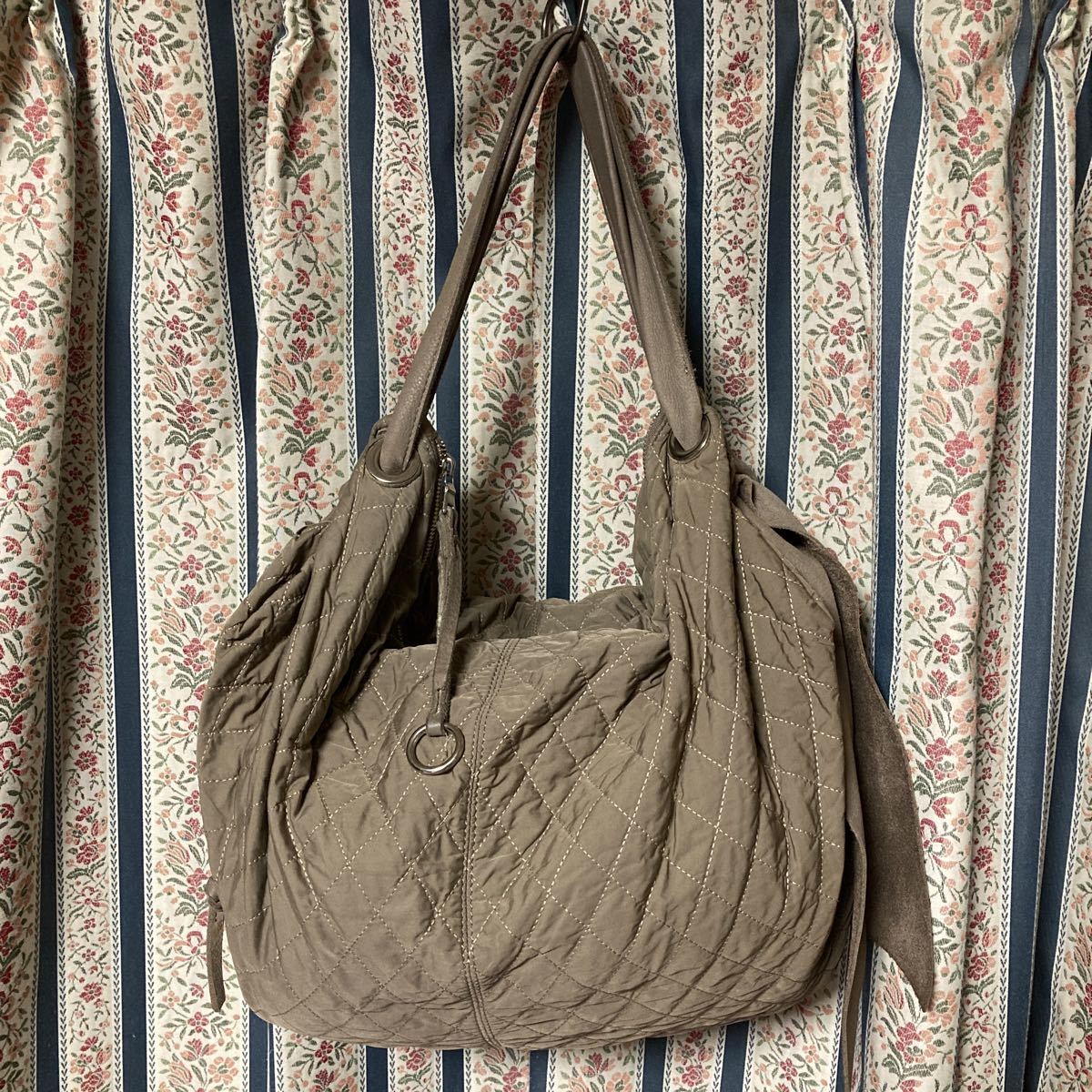 トレ TRES キルティングナイロン × レザーハンドル ショルダーバッグ 肩掛け トート ボストン かばん バック 中綿 キルト拍卖